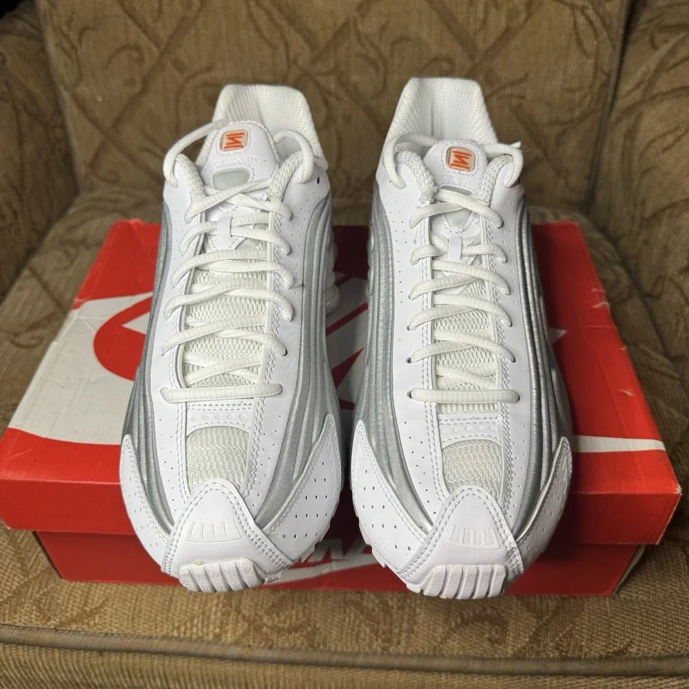 Nike Shox R4 Men's Size 8.5‎ White Metallic Silver 2019 Running Shoes 104265-131